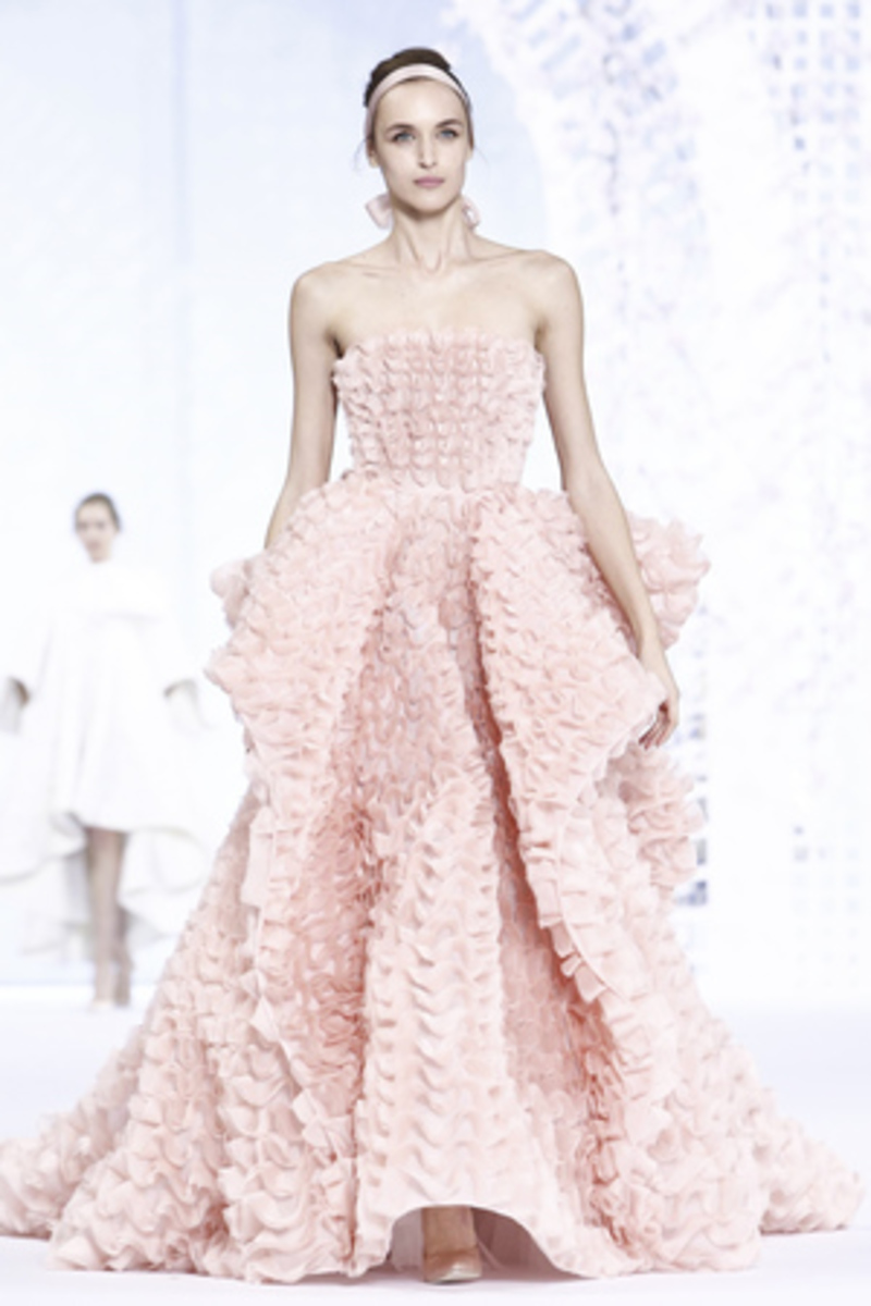 شاهدي الفخامة الطاغية من عرض راف اند روسو couture 2016